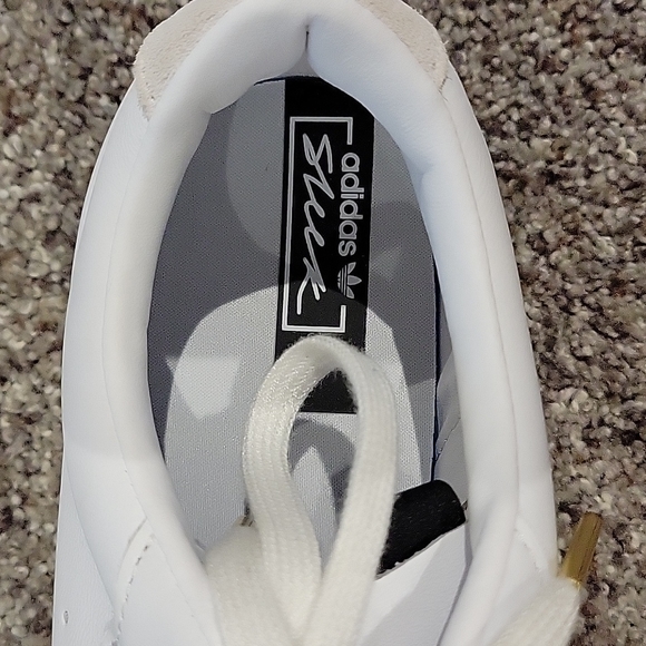 Adidas Sleek White Fashion Sneakers sz 11 - Picture 3 of 4
